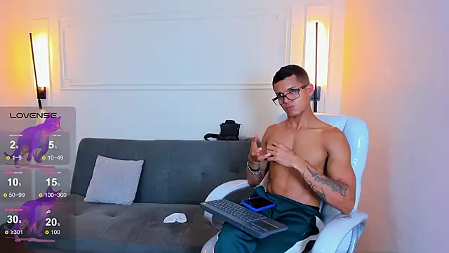 Snapshot of Paradise_boy_s chatting on February 12, 2026, 5:56 pm Paradise boy s online show from February 12, 2026, 5:56 pm