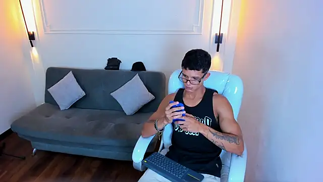 Paradise boy s online show from December 22, 2025, 4:51 pm