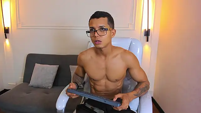 Snapshot of Paradise_boy_s chatting on February 18, 2026, 11:12 pm Paradise boy s online show from February 18, 2026, 11:12 pm