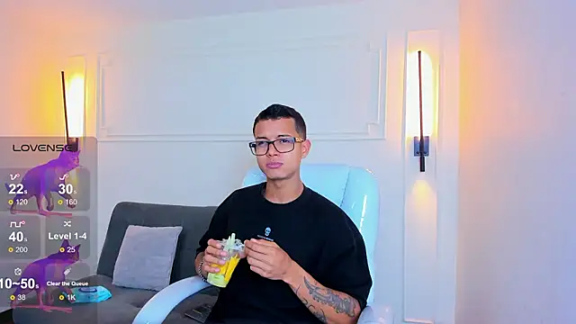 Snapshot of Paradise_boy_s chatting on February 14, 2026, 12:49 pm Paradise boy s online show from February 14, 2026, 12:49 pm