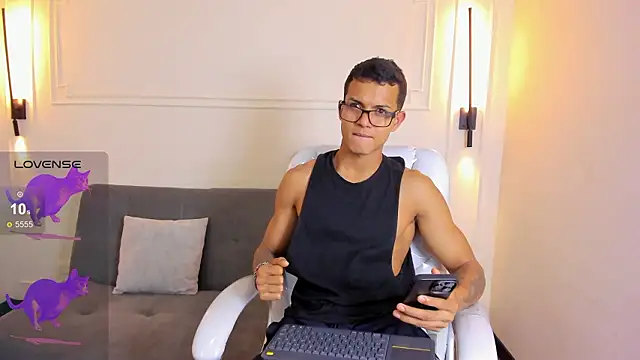 Snapshot of Paradise_boy_s chatting on February 19, 2026, 7:55 pm Paradise boy s online show from February 19, 2026, 7:55 pm