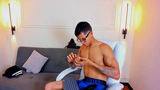 Snapshot of Paradise_boy_s chatting on February 26, 2026, 8:20 pm Paradise boy s online show from February 26, 2026, 8:20 pm