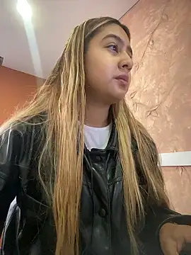 Miabonnett  online show from January 8, 2026, 12:22 pm