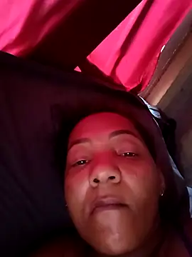 Snapshot of Grazzy85 chatting on February 7, 2025, 10:40 am Grazzy85 online show from February 7, 2025, 10:40 am