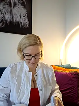 FrauleinSchmitt online show from January 10, 2025, 9:13 am