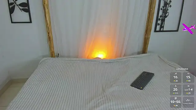 Snapshot of _RedMoon chatting on November 7, 2025, 8:02 pm RedMoon online show from November 7, 2025, 8:02 pm