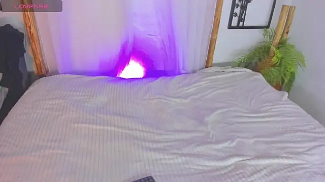 Snapshot of _RedMoon chatting on October 23, 2025, 8:51 pm RedMoon online show from October 23, 2025, 8:51 pm