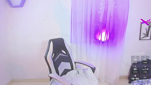 Snapshot of _RedMoon chatting on October 25, 2025, 8:42 pm RedMoon online show from October 25, 2025, 8:42 pm