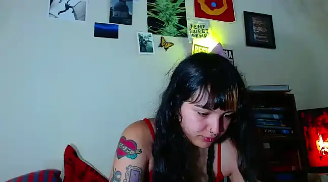 Snapshot of sweetiee_mary chatting on February 14, 2025, 4:41 pm sweetiee mary online show from February 14, 2025, 4:41 pm