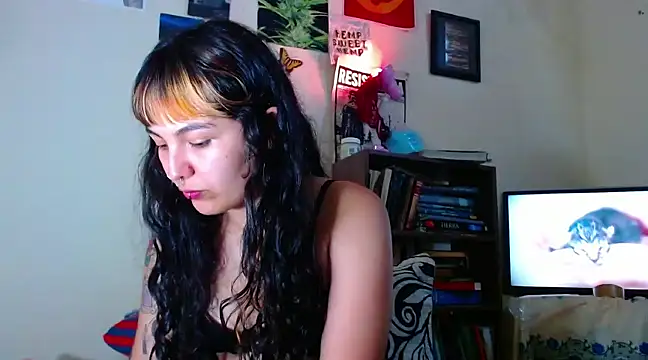 Snapshot of sweetiee_mary chatting on February 18, 2025, 5:09 pm sweetiee mary online show from February 18, 2025, 5:09 pm