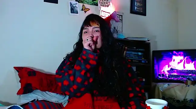 Snapshot of sweetiee_mary chatting on February 16, 2025, 4:53 am sweetiee mary online show from February 16, 2025, 4:53 am
