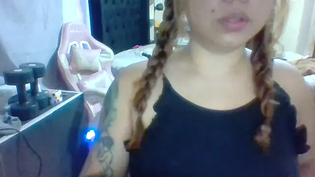 Snapshot of Jennxdolls chatting on February 20, 2025, 2:51 am Jennxdolls online show from February 20, 2025, 2:51 am