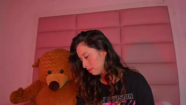 little-Emma online show from November 7, 2025, 11:41 pm