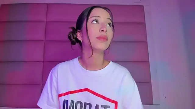 little-Emma online show from December 15, 2025, 3:12 am