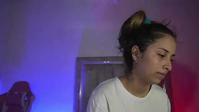 little-Emma online show from July 1, 2026, 11:27 pm