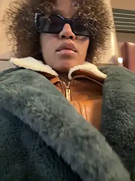 Snapshot of Black_Dolll chatting on November 7, 2025, 10:09 am Black Dolll online show from November 7, 2025, 10:09 am