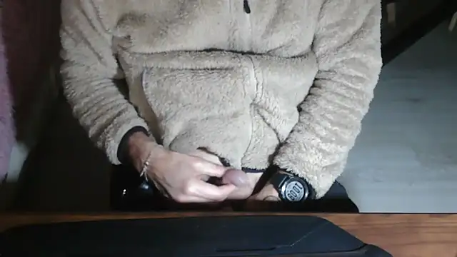 Adri gard online show from December 15, 2025, 9:09 pm