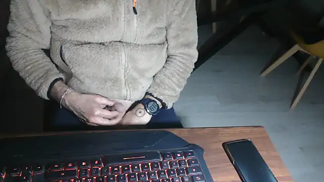 Adri gard online show from March 18, 2026, 9:59 pm