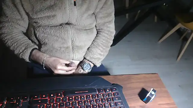 Adri gard online show from March 29, 2026, 8:32 pm