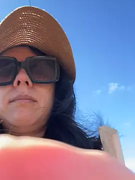 Snapshot of Reinacatchile chatting on February 22, 2026, 3:24 pm Reinacatchile online show from February 22, 2026, 3:24 pm