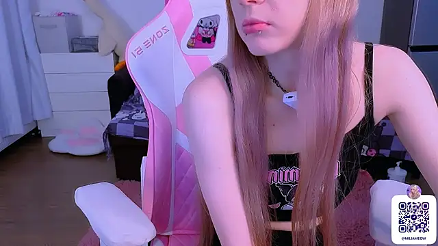 Milia Parker online show from November 23, 2025, 2:43 am