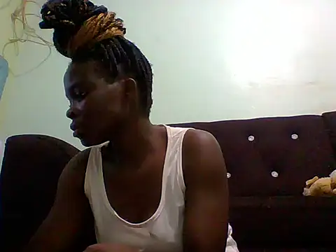 sexxyqueenn22 online show from October 27, 2025, 9:05 pm