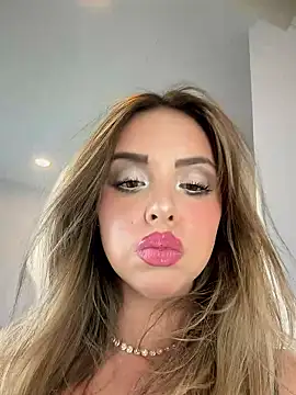 Snapshot of Alirawrz chatting on March 4, 2026, 3:58 am Alirawrz online show from March 4, 2026, 3:58 am