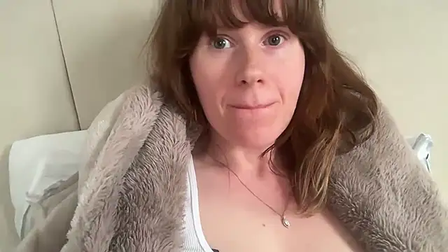 redheadrosie69 online show from May 11, 2026, 4:04 pm