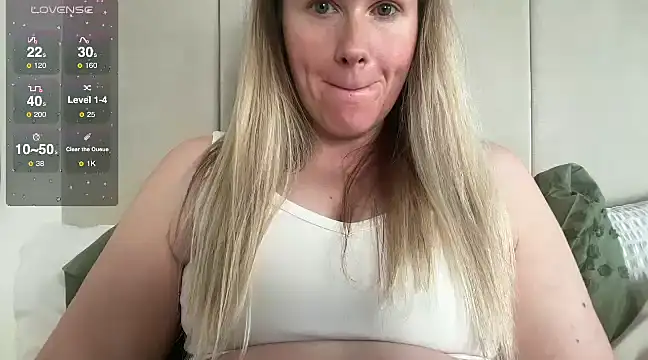 redheadrosie69 online show from March 10, 2025, 11:12 am