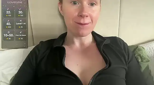 redheadrosie69 online show from March 12, 2025, 9:34 am