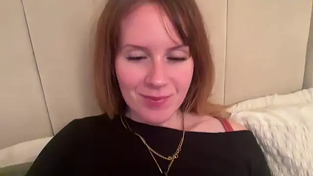 redheadrosie69 online show from November 12, 2025, 7:51 pm