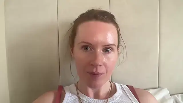 redheadrosie69 online show from September 21, 2025, 11:37 am