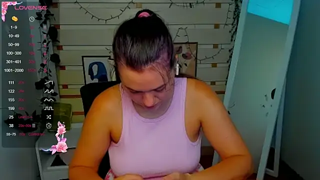 Josephine Kiss online show from August 6, 2026, 12:33 pm