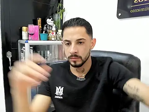 Snapshot of Erick_Wall chatting on March 4, 2026, 10:17 pm Erick Wall online show from March 4, 2026, 10:17 pm