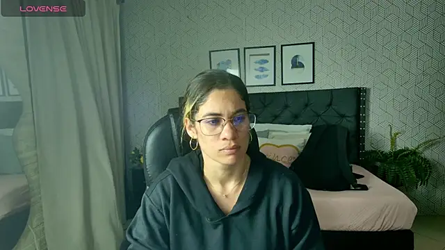 Snapshot of sussy__stone chatting on January 7, 2025, 12:20 pm sussy stone online show from January 7, 2025, 12:20 pm