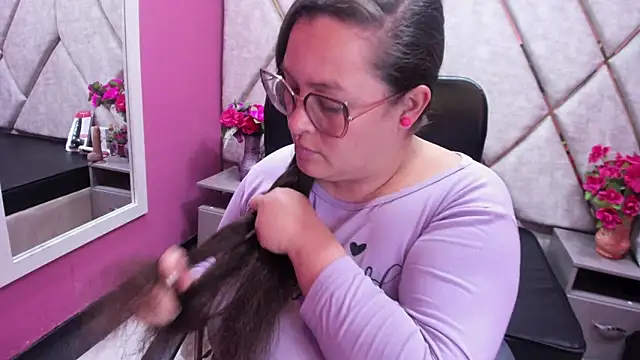 Snapshot of SaraThomso chatting on October 2, 2025, 4:16 am SaraThomso online show from October 2, 2025, 4:16 am