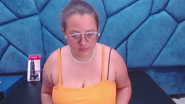 Snapshot of SaraThomso chatting on February 26, 2025, 2:52 am SaraThomso online show from February 26, 2025, 2:52 am