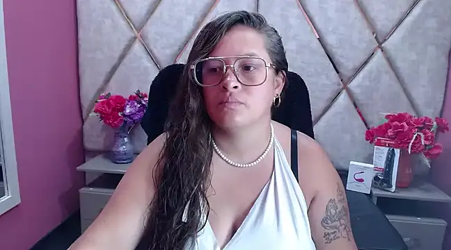 Snapshot of SaraThomso chatting on March 13, 2025, 3:00 am SaraThomso online show from March 13, 2025, 3:00 am