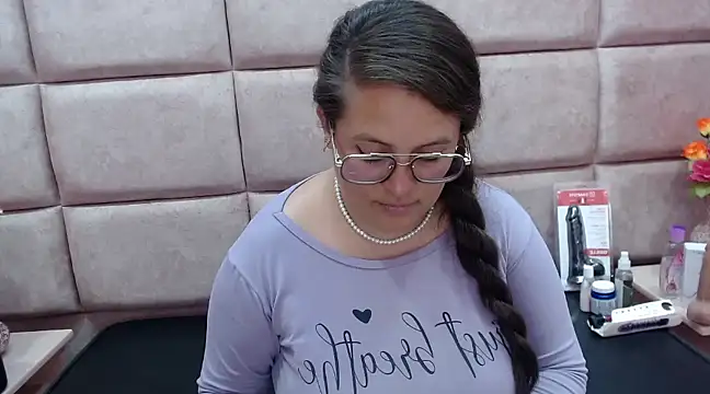 Snapshot of SaraThomso chatting on February 9, 2025, 9:05 am SaraThomso online show from February 9, 2025, 9:05 am