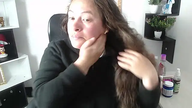 Snapshot of SaraThomso chatting on February 7, 2025, 3:01 am SaraThomso online show from February 7, 2025, 3:01 am