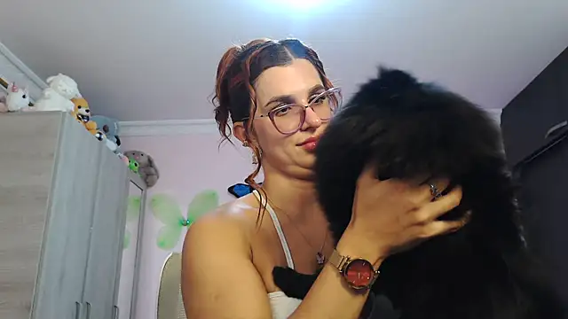 caroline jonson online show from November 16, 2025, 9:19 pm