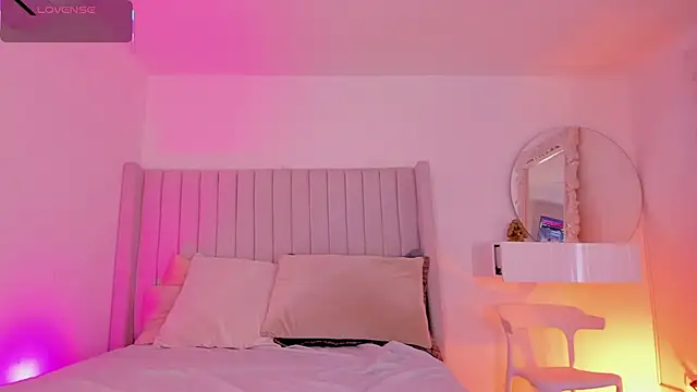 Shelynna azzul online show from December 5, 2025, 7:45 pm