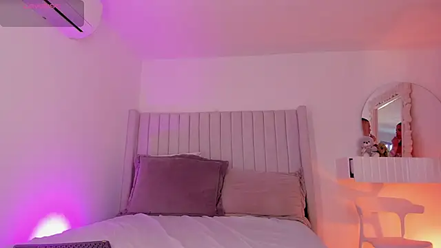 Shelynna azzul online show from February 22, 2026, 8:21 pm