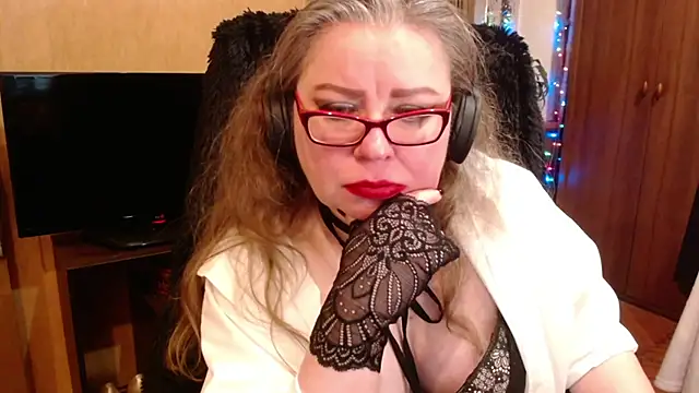 Snapshot of Miss_Tress chatting on February 2, 2025, 11:32 pm Miss Tress online show from February 2, 2025, 11:32 pm