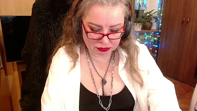Snapshot of Miss_Tress chatting on February 7, 2025, 10:09 pm Miss Tress online show from February 7, 2025, 10:09 pm