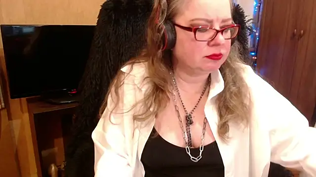 Snapshot of Miss_Tress chatting on February 7, 2025, 7:06 pm Miss Tress online show from February 7, 2025, 7:06 pm
