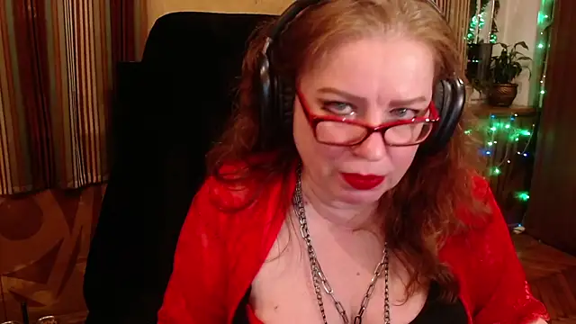 Snapshot of Miss_Tress chatting on October 8, 2025, 11:49 pm Miss Tress online show from October 8, 2025, 11:49 pm