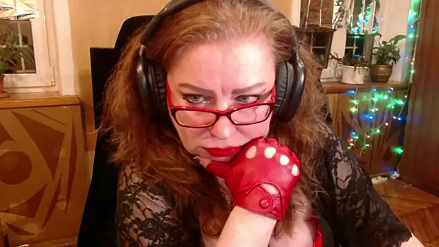 Snapshot of Miss_Tress chatting on September 28, 2025, 9:55 pm Miss Tress online show from September 28, 2025, 9:55 pm