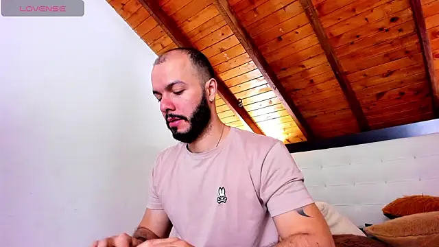 Tom Bailey online show from October 28, 2025, 12:48 pm