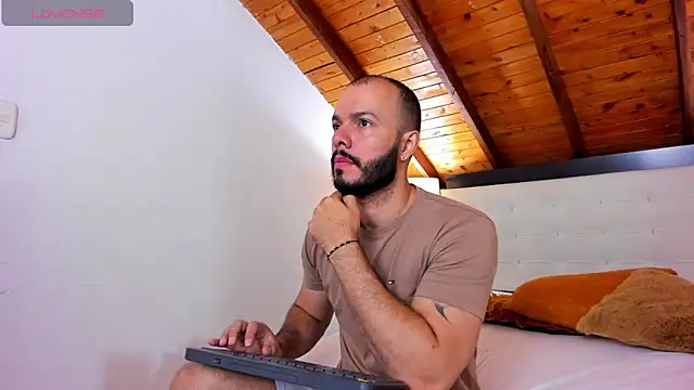 Tom Bailey online show from September 26, 2025, 12:45 pm